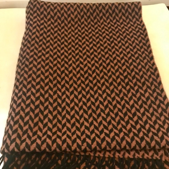 Jennifer Sun Herringbone Scarf/Shall - Picture 2 of 3